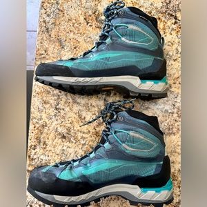 LaSportiva Trango Tech GTX women’s hiking/trekking boots U.S. size 10 Euro 42